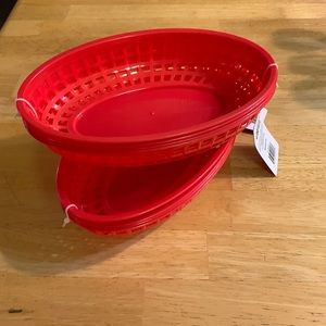 Picnic plastic baskets